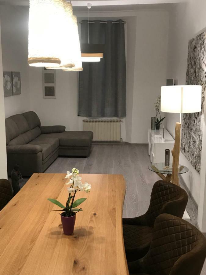 Lovely Really Downtown - Free Private Parking Included! - *