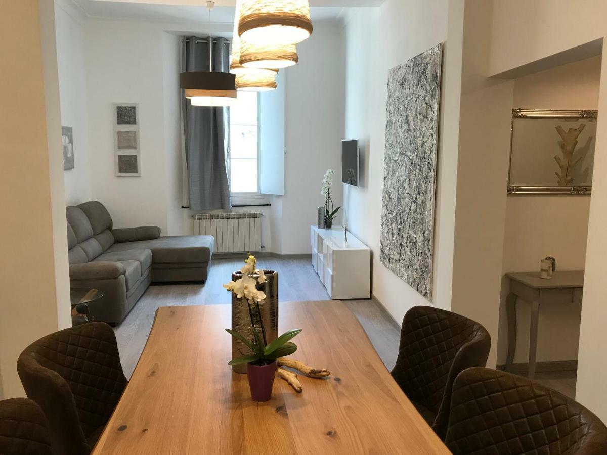 Lovely Really Downtown - Free Private Parking Included! -