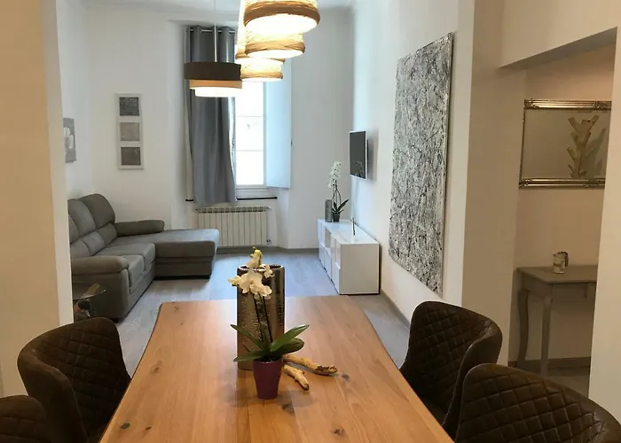 Lovely Apt Really Downtown - Free Private Parking Included! -